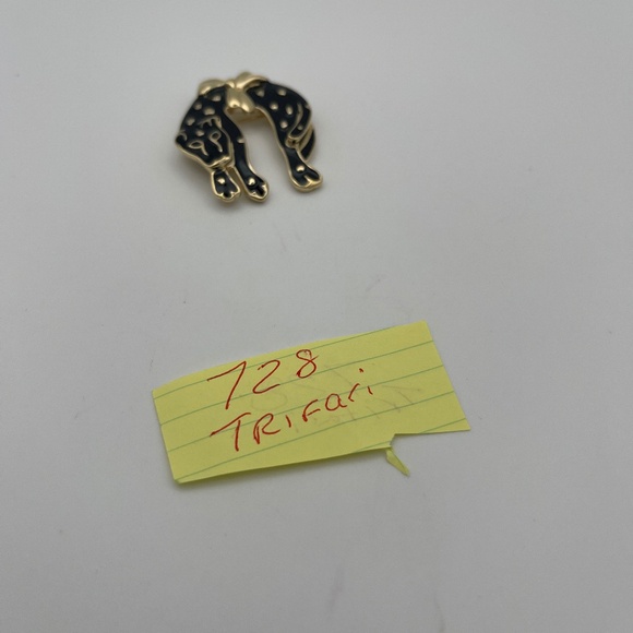 Trifari Draped Leopard Brooch Black Enamel Gold Tone Bow Accents - Picture 7 of 7